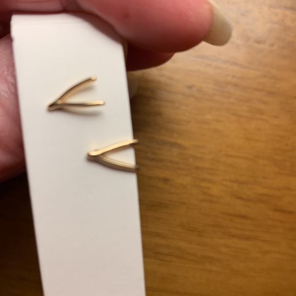 Tiny gold vermeil wishbone earrings - Picture 9 of 11